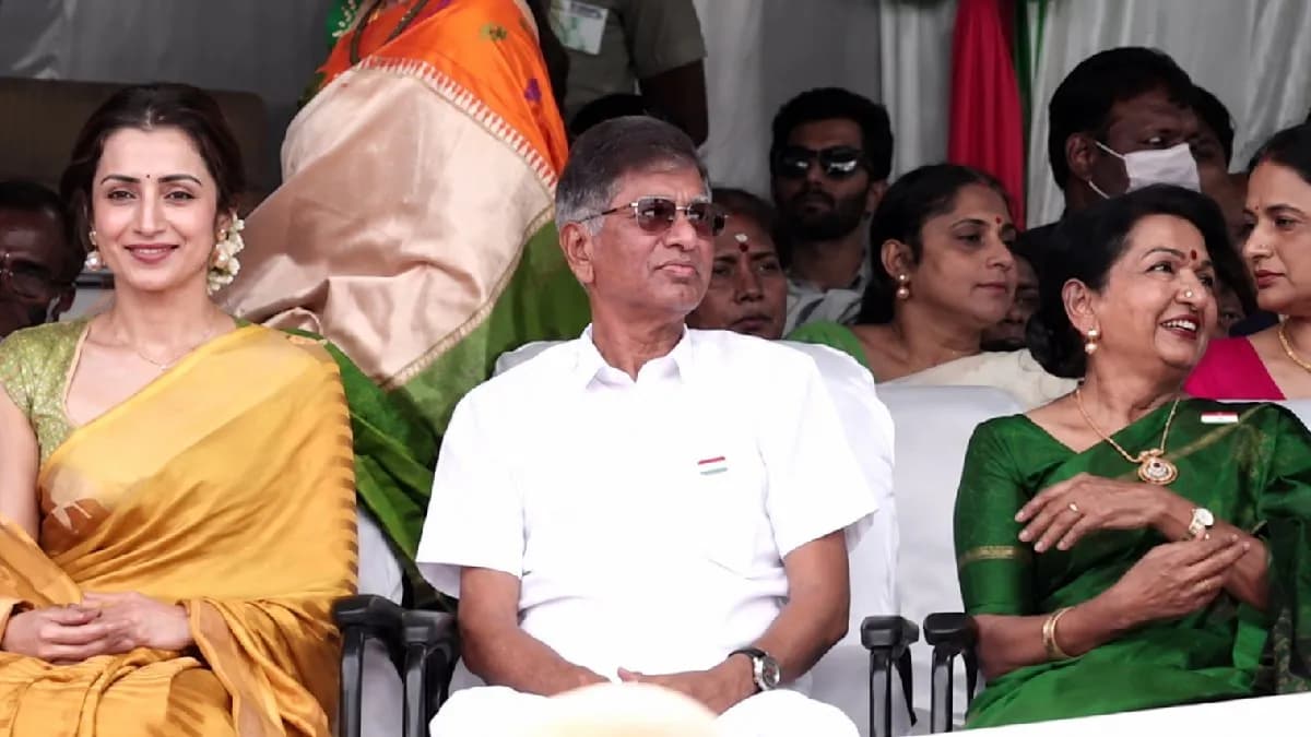 Was Trisha Ignored by Vijay's Dad? Blue Shirt & Flag