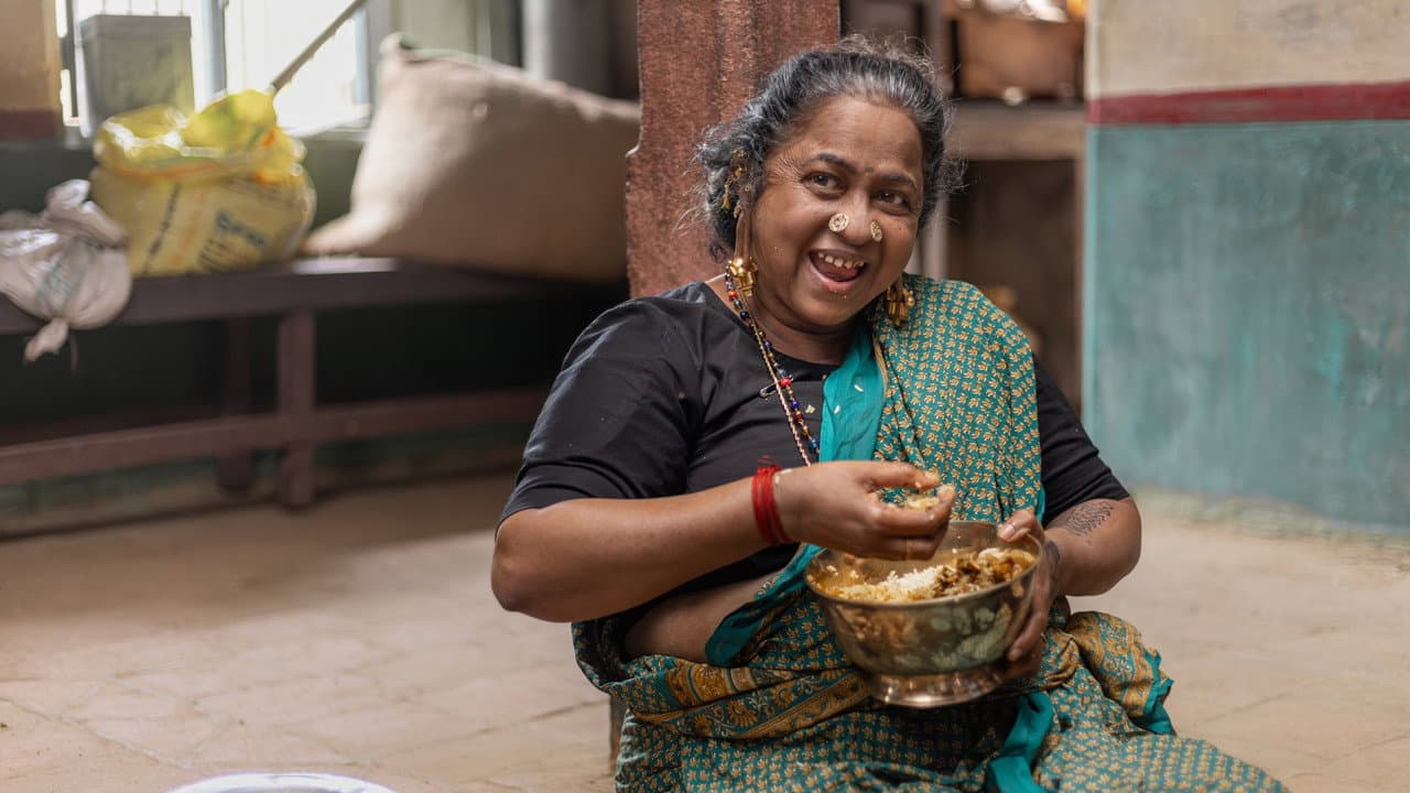 A Poignant Look at Aging: Thaai Kizhavi Review still 2