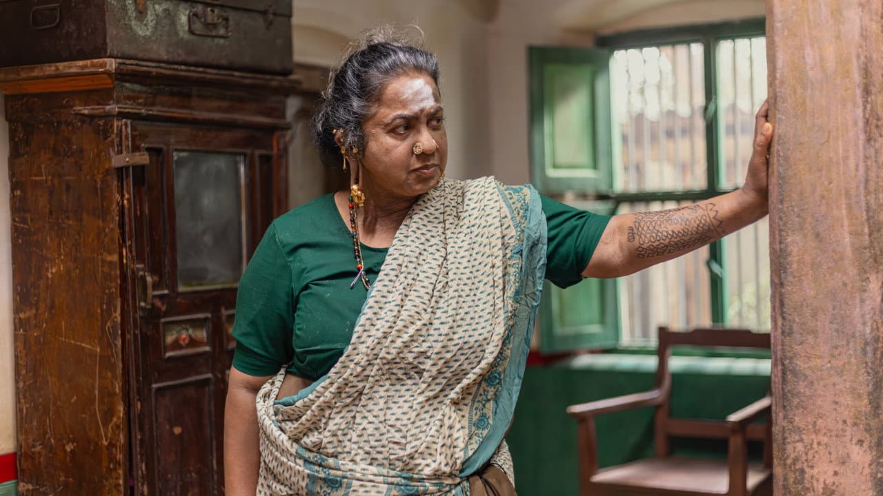 A Poignant Look at Aging: Thaai Kizhavi Review still 3