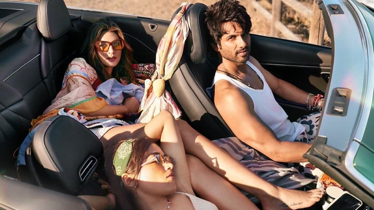 Cocktail 2 Review: Kriti Sanon, Shahid Kapoor Film still 4